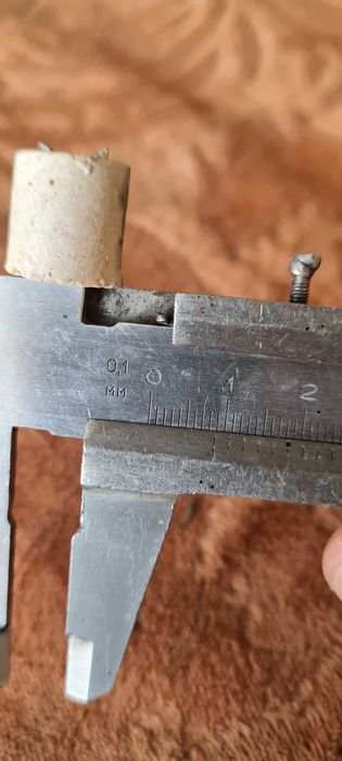 Продам керамические изоляторы.