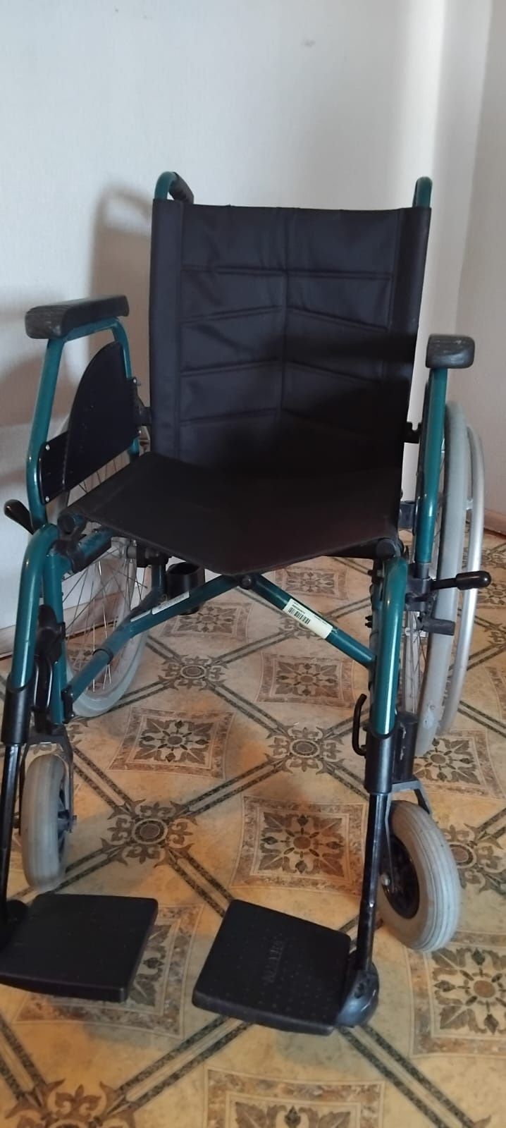 Инвалидная коляска , туалетный стульчик