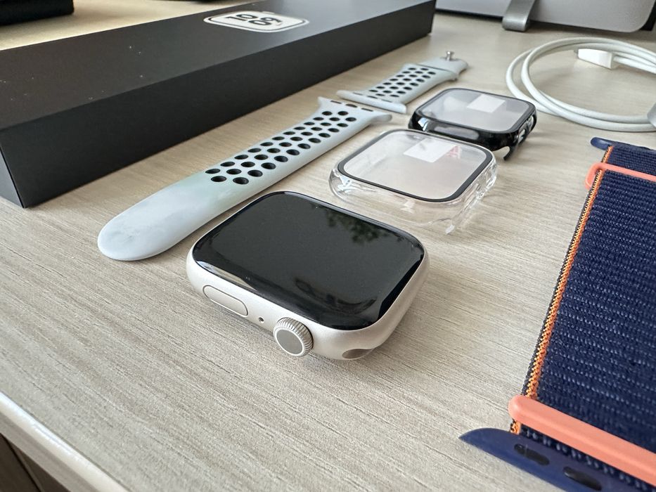 Apple Watch Series 7 Nike Edition 45 mm Starlight