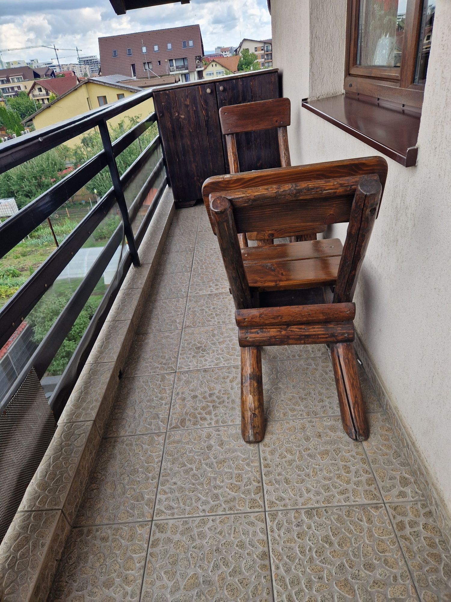 Vand mobilier lemn masiv set 2 scaune si masuta balcon