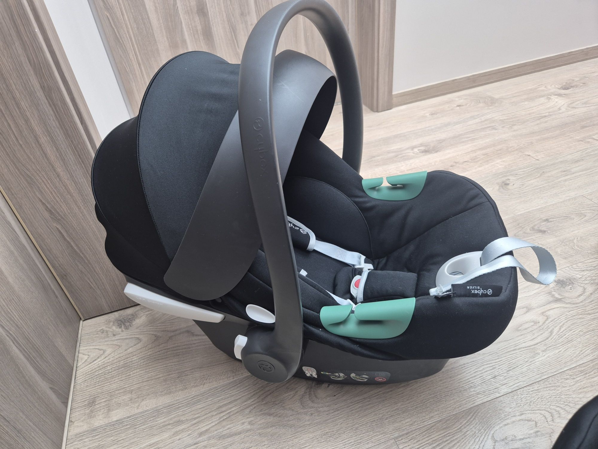 Столче за кола Cybex Aton B2 i-size.
Це
