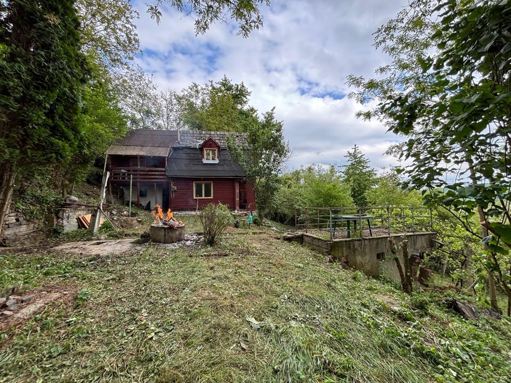 Teren cu casuta intabulata str. Posada (platou Cornesti)