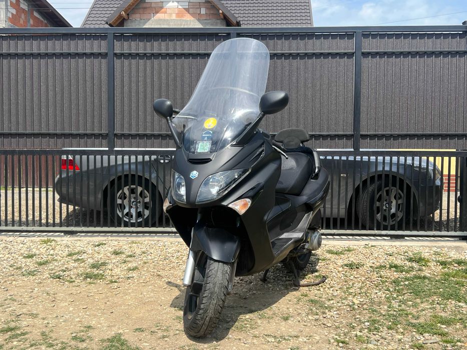Scuter cu B-ul de 125 cc Piaggio X-EVO Transport gratuit