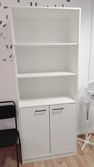 Офисный шкаф в хорошем состоянии