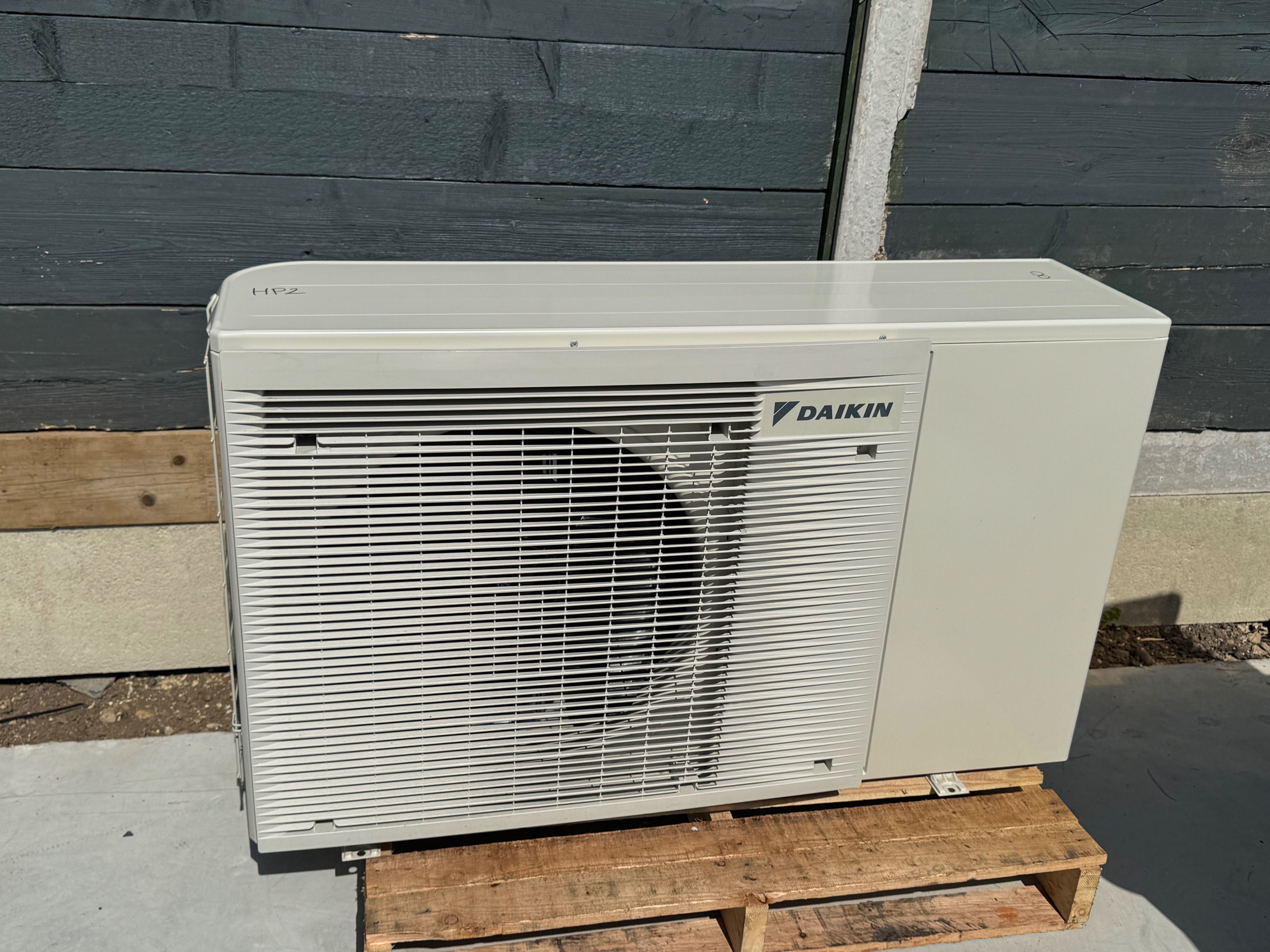 Pompa de Căldură - Daikin Altherma 8kW- EDLA08E2V3
