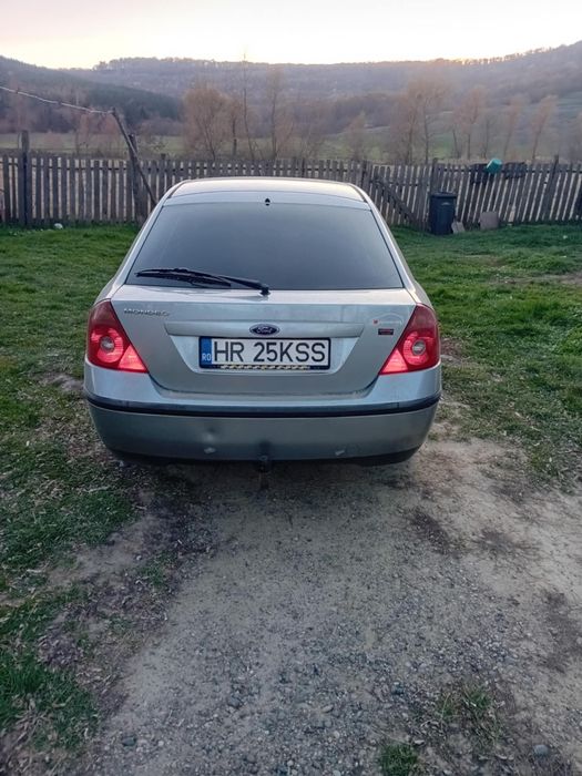 Vând Ford Mondeo