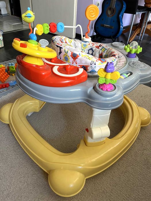 Проходилка за бебета Caretero Toyz- Отскок