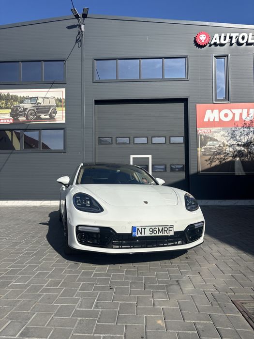 Porsche Panamera 4