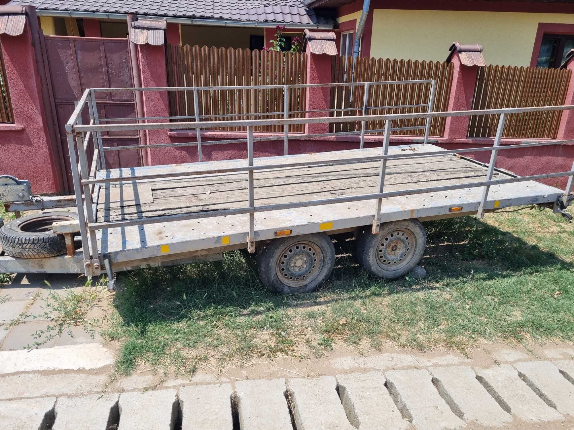 Vând platformă auto
