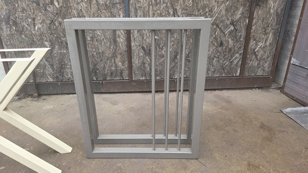 Picioare de masă și scaune vopsite electrostatic