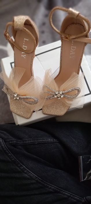 Sandale cu toc AURII
