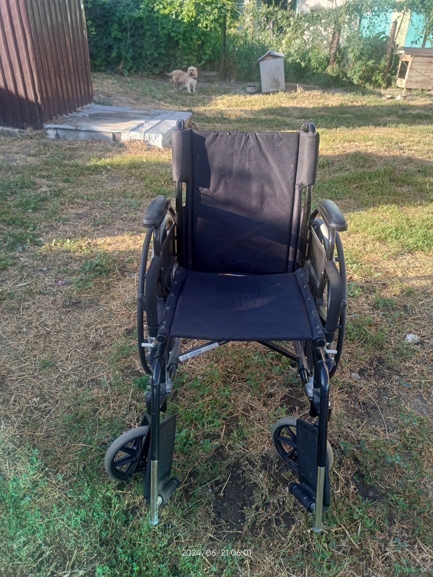 Продам инвалидную коляску.
