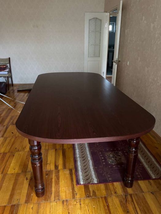 Продается большой стол