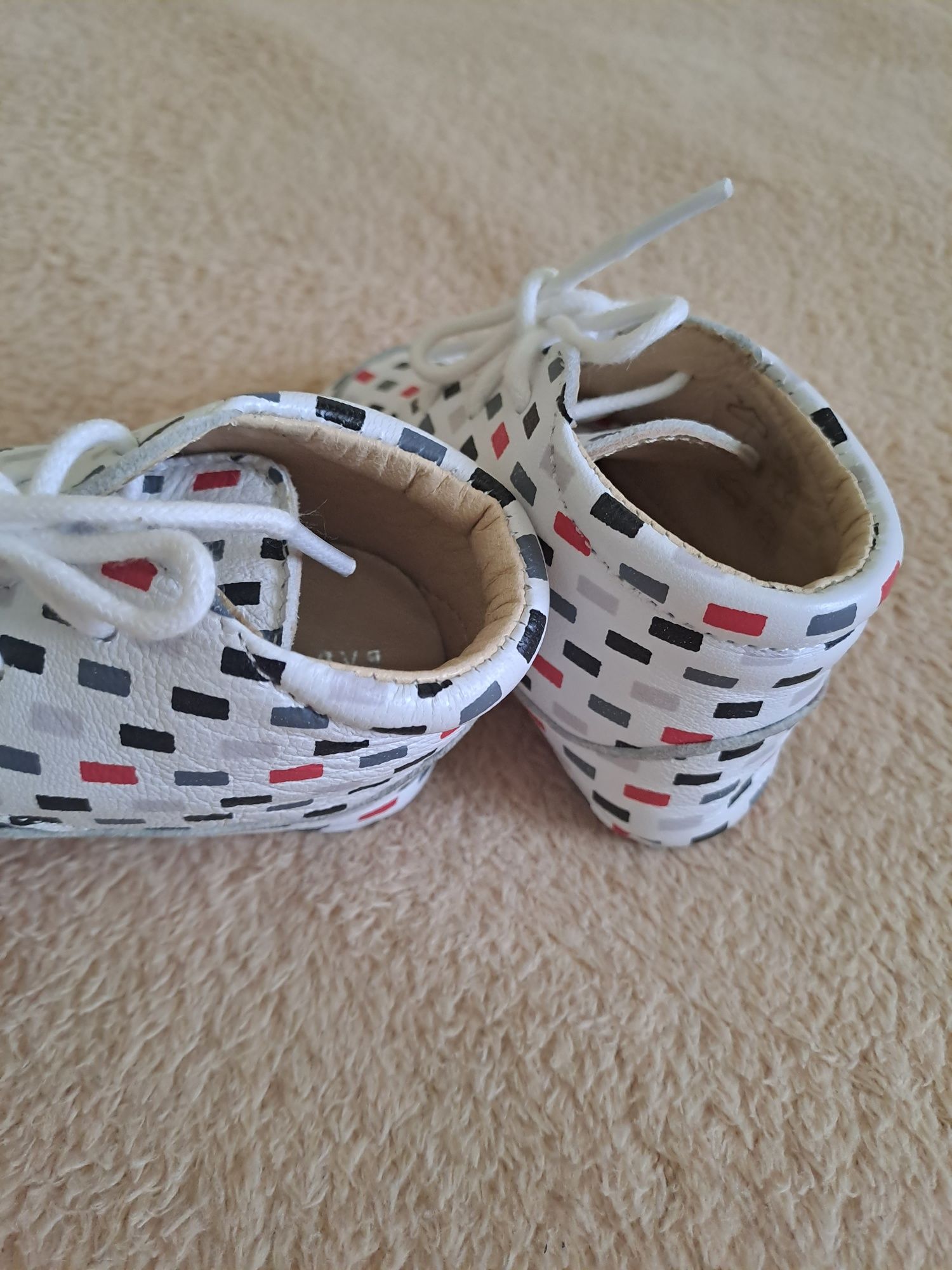 Pantofi de piele pentru bebelusi
