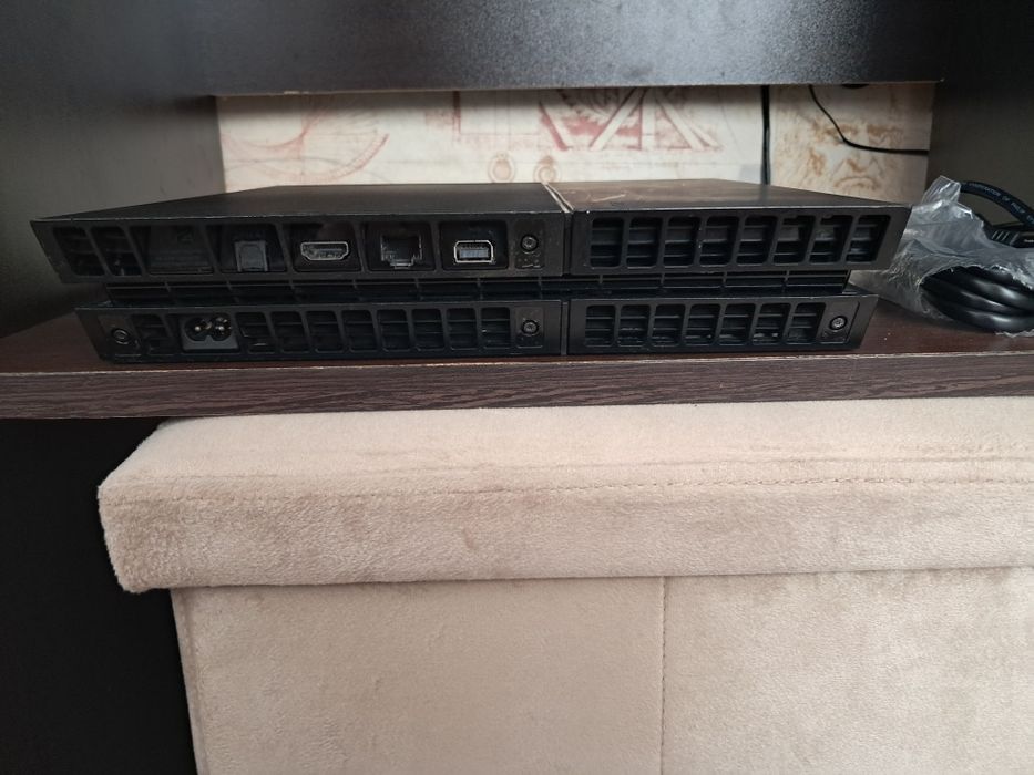 Playstation 4 + чисто нов джойстик