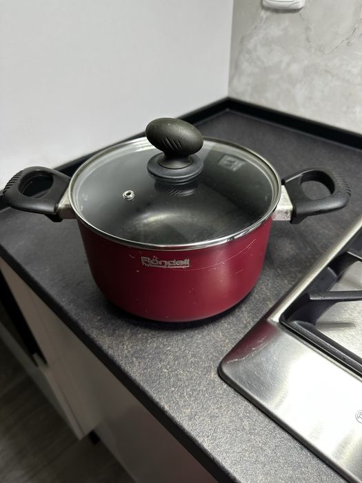 Продам кастрюлю Rondell