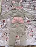 Vand 2 costume fetite - 200 RON