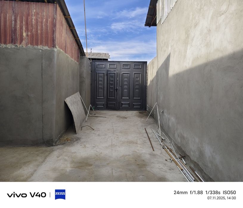 Zangata rayonda 2.2 sotix uy sotiladi...SROCHNA...