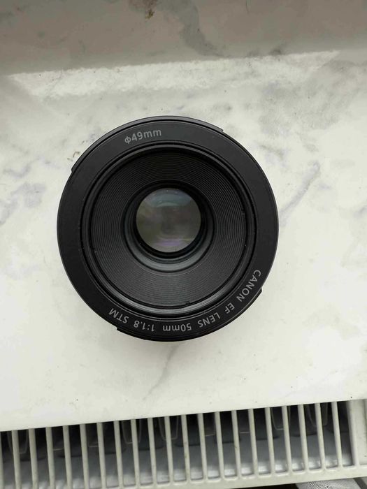 Vand Canon EOS 4000D + Obiective EF-S 18-55mm si RF 50mm f/1.8