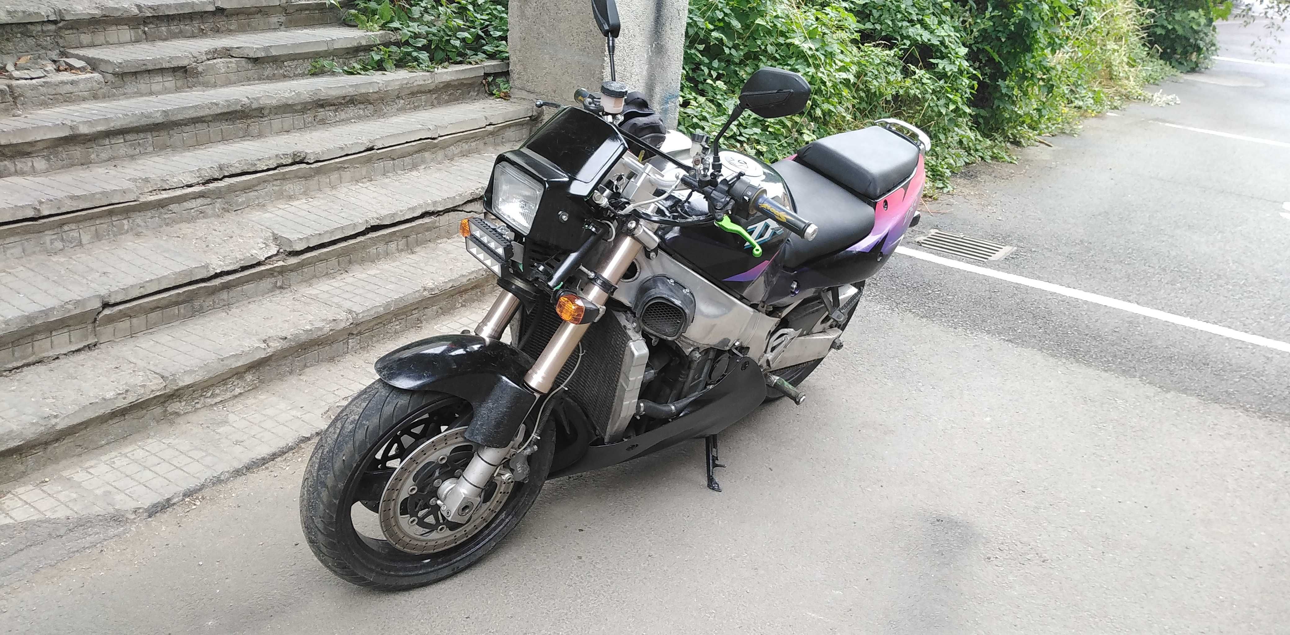 Kawasaki ZXR 750