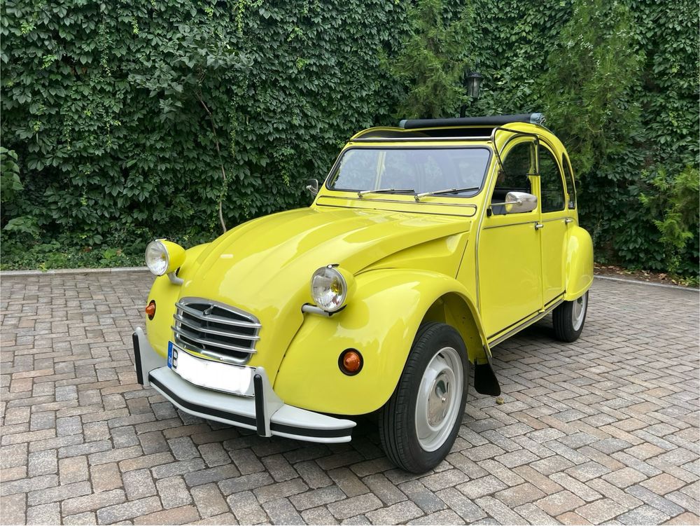 Inchiriez masini epoca Citroen DS, 2CV, Rolls Royce, MGA Roadster