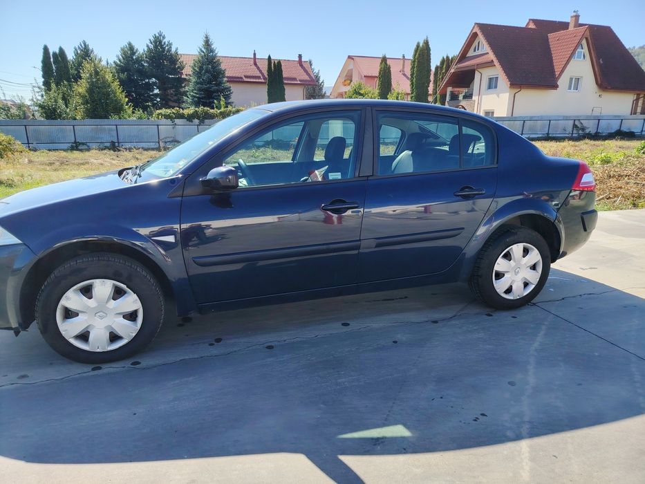 Vând Renault Megane 2 Sedan+cauciucuri de iarnă