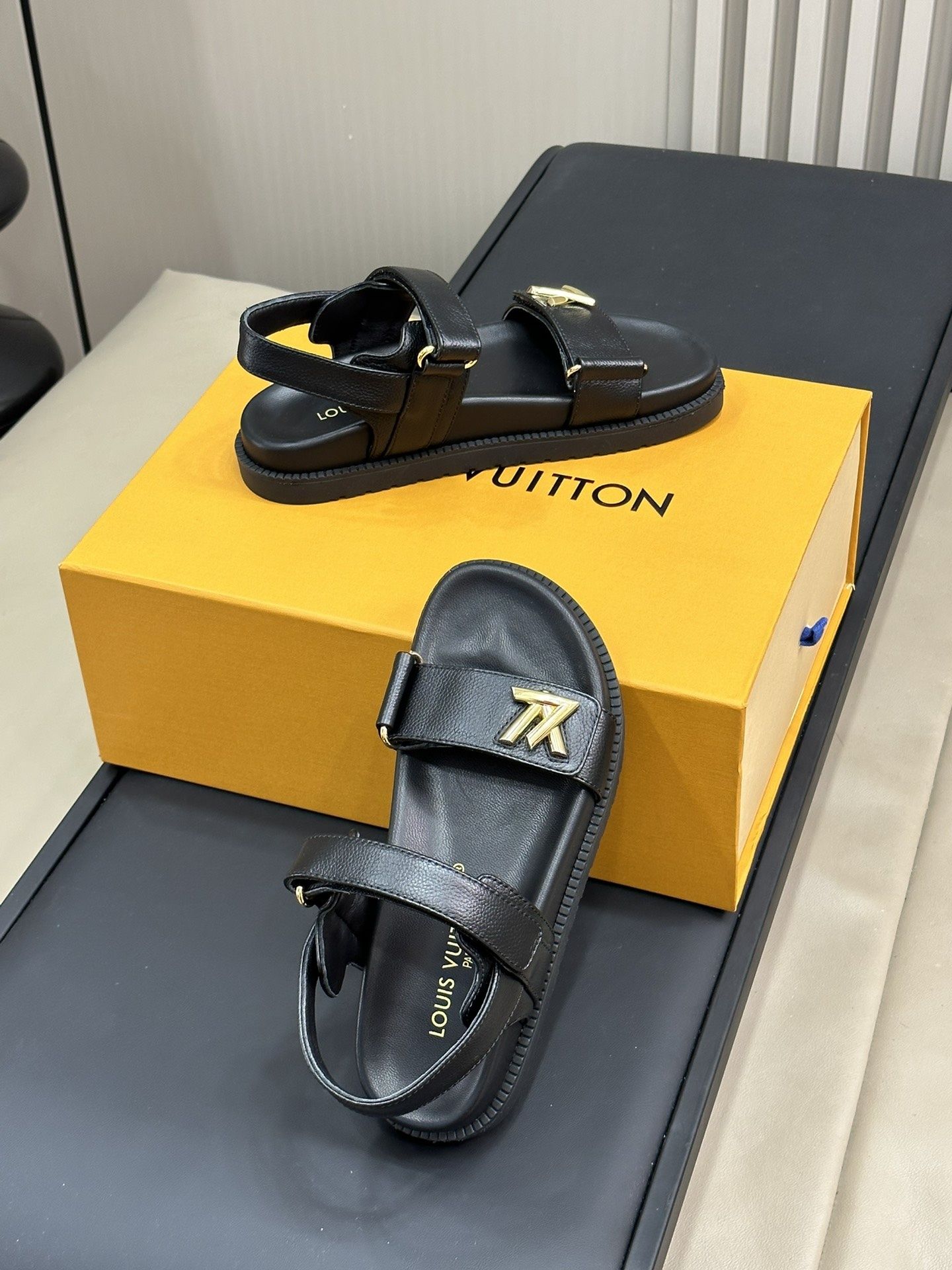 Sandale pauci Louis Vuitton piele naturala, tip Premium