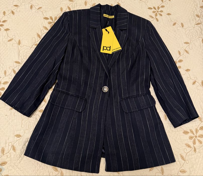 Дамски костюм, нов