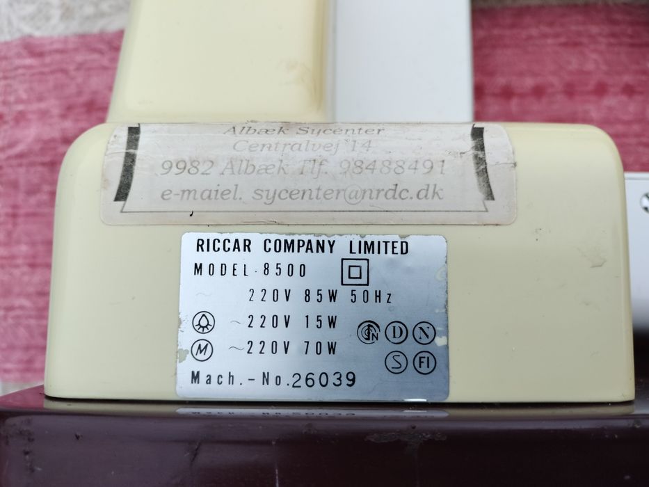 Mașina de cusut Ricarr 8500