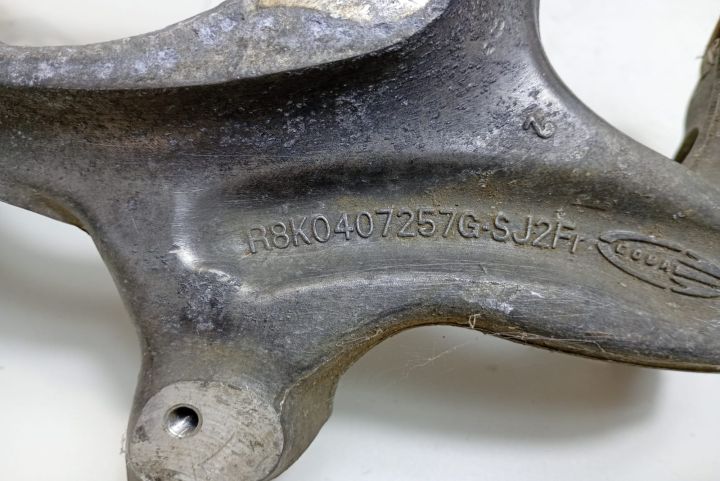 Fuzeta stanga fata R8K0407257G Audi A5 8T seria