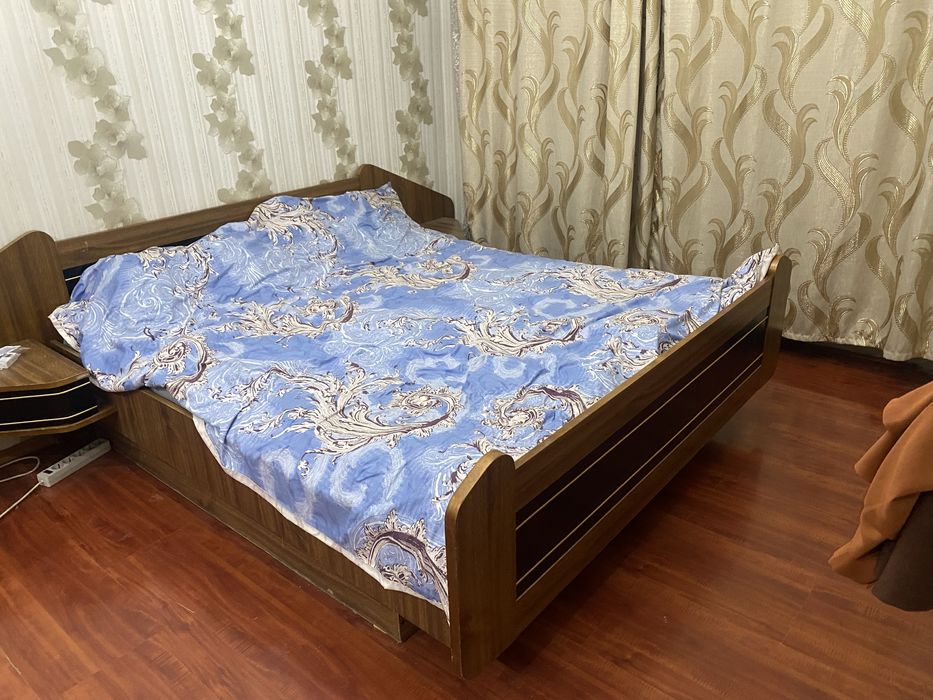 Кровать с тумбочками