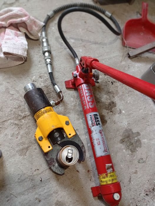 Clește hidraulic profesional.pt țevi,cabluri,fier,tuburi.etc