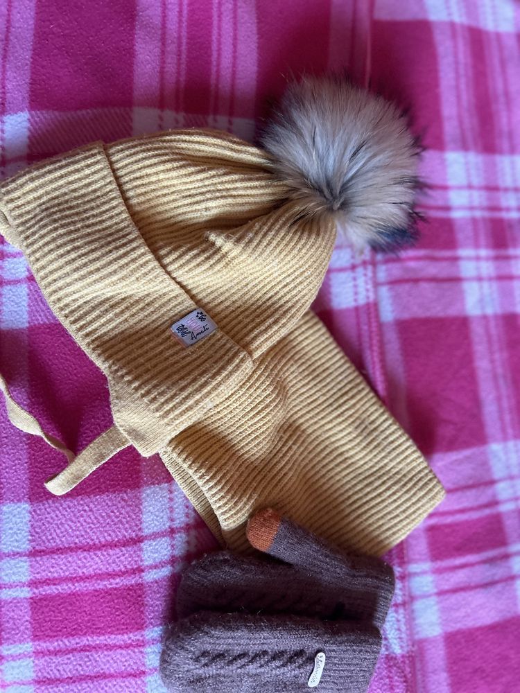 Детская куртка  для девочки 104 р.  шапка, шарф и перчатки