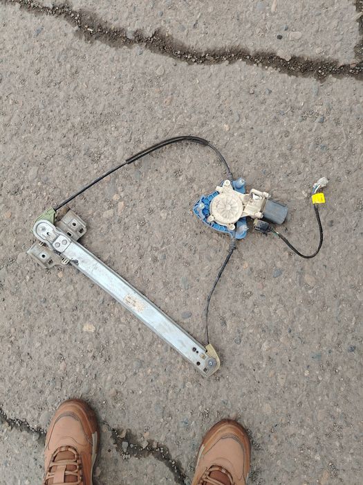 Стекло подъёмник  с моторчиком на приора