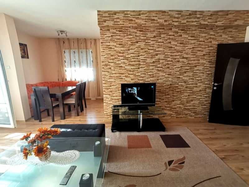 Дава се под наем Тристаен апартамент в Бургас, Зорница - 100 кв.м за 306 € - Снимка #4