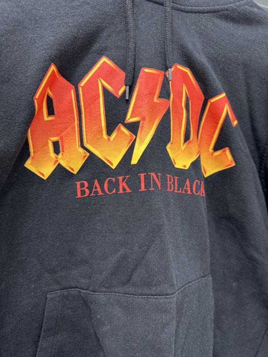 AC/DC - суичер с дълъг ръкав.