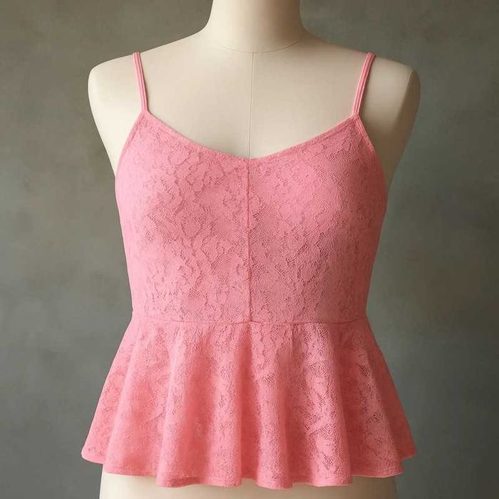 Top Bershka roz dantelă, peplum, bretele subțiri, mărime S