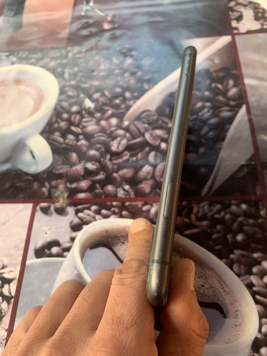 Iphone 11 pentru piese! Ecran spart totul functional!