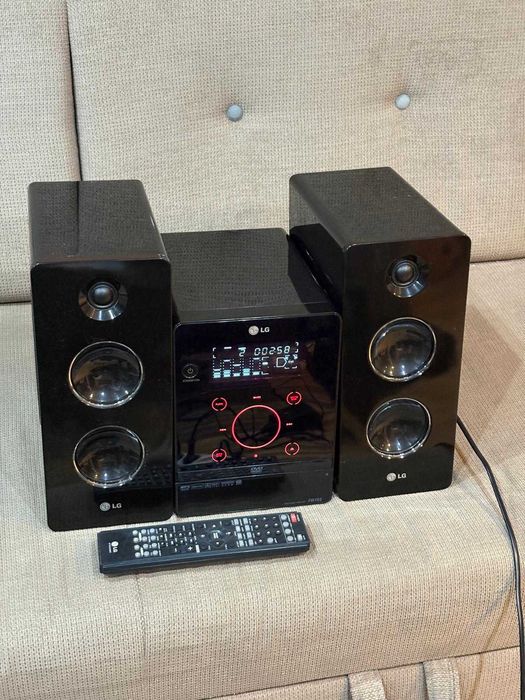 Sistem audio compact LG FB162-D0U complet functional