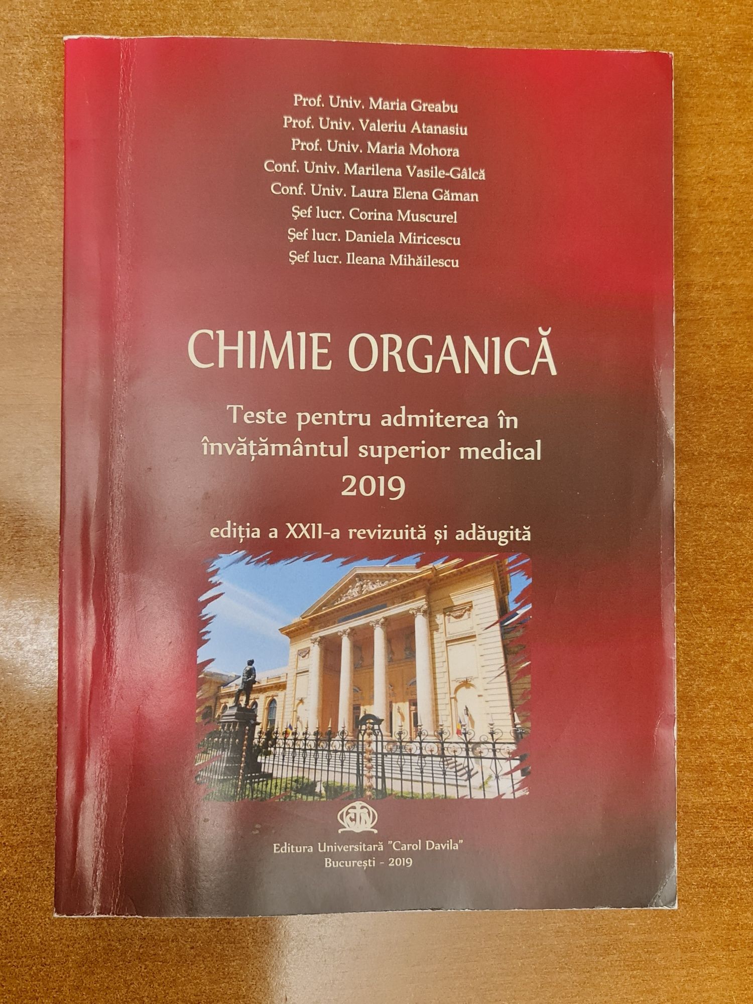 Carte cu teste de chimie organica pentru admiterea la medicina