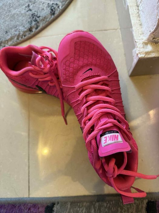 Adidasi nike roz