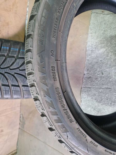 2 anvelope de iarnă Bridgestone R18 225/45 DOT1723