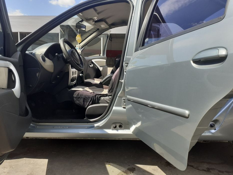 Dacia Logan 1,6 16 v, 128.000 km, benzina, manuala, 1598 cm3, 105 cp
