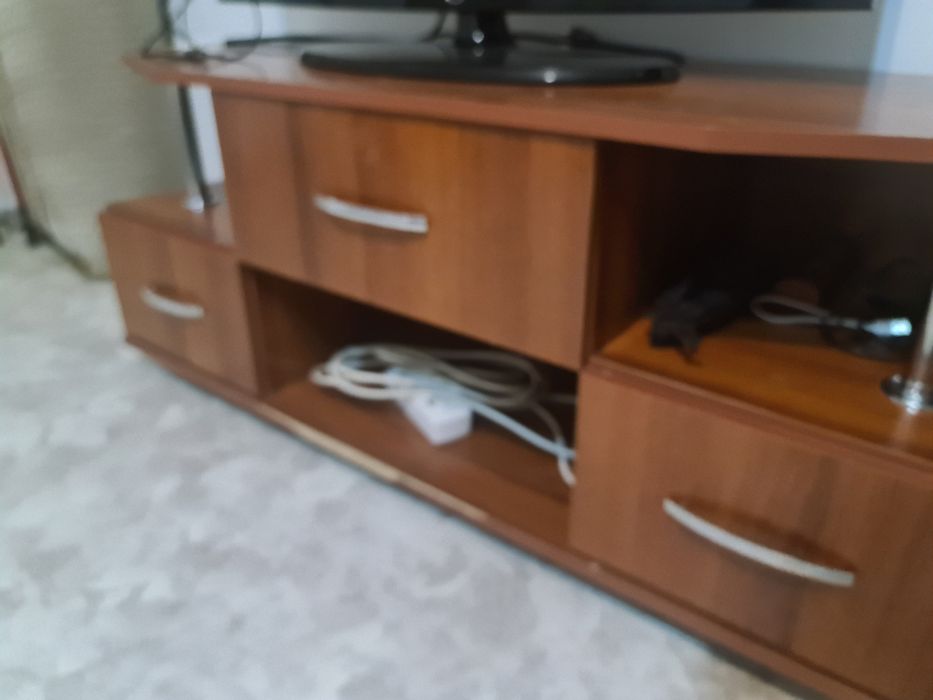 Продам тумбу под телевизор