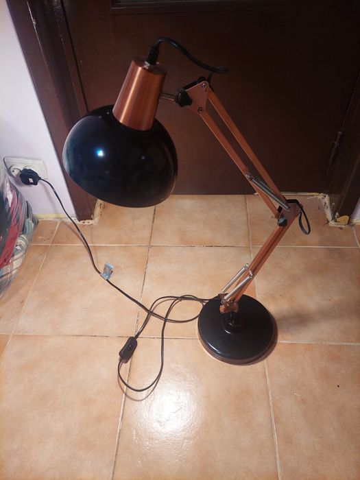 Vand lampa cu brat flexibil, Anglia