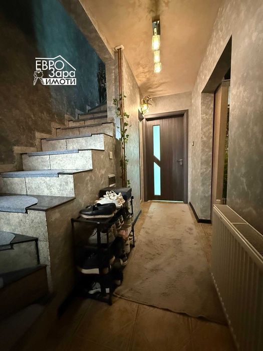 Масивна, обзаведена къща, с панорамна гледка в с.Змейово