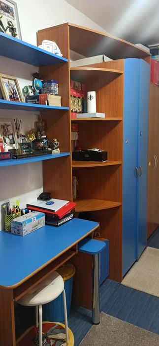 Mobilier cameră tineret (birou + dulapuri)
