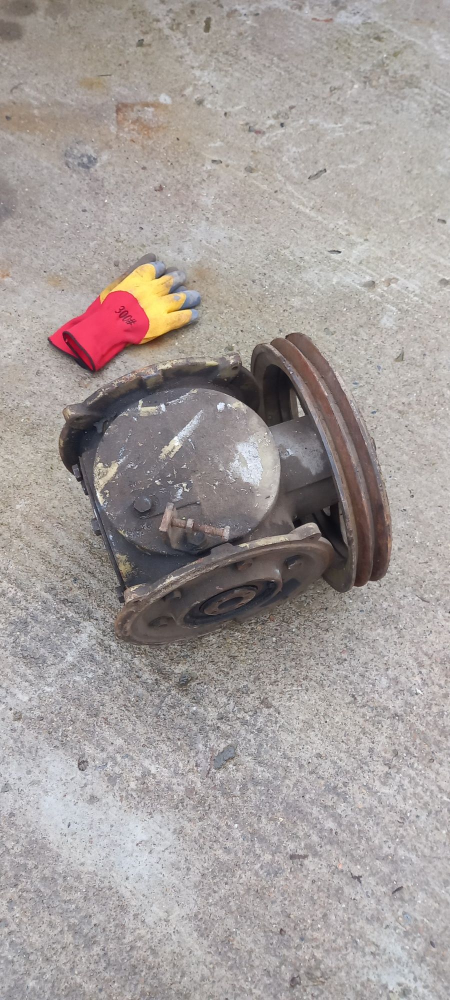 reductor inversor raport 1 la 1 cu fulie 30 cm