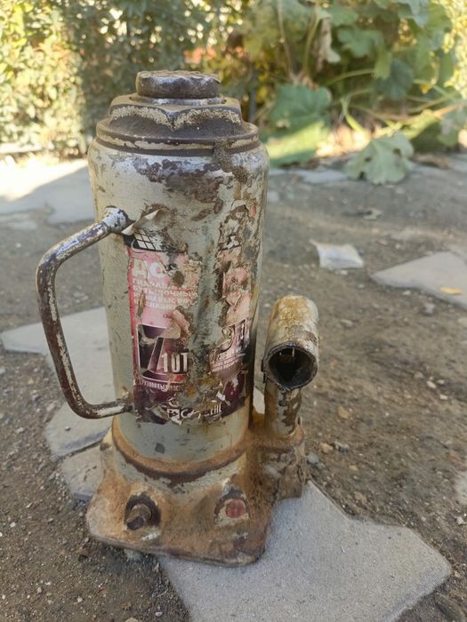 Домкрат грузовой