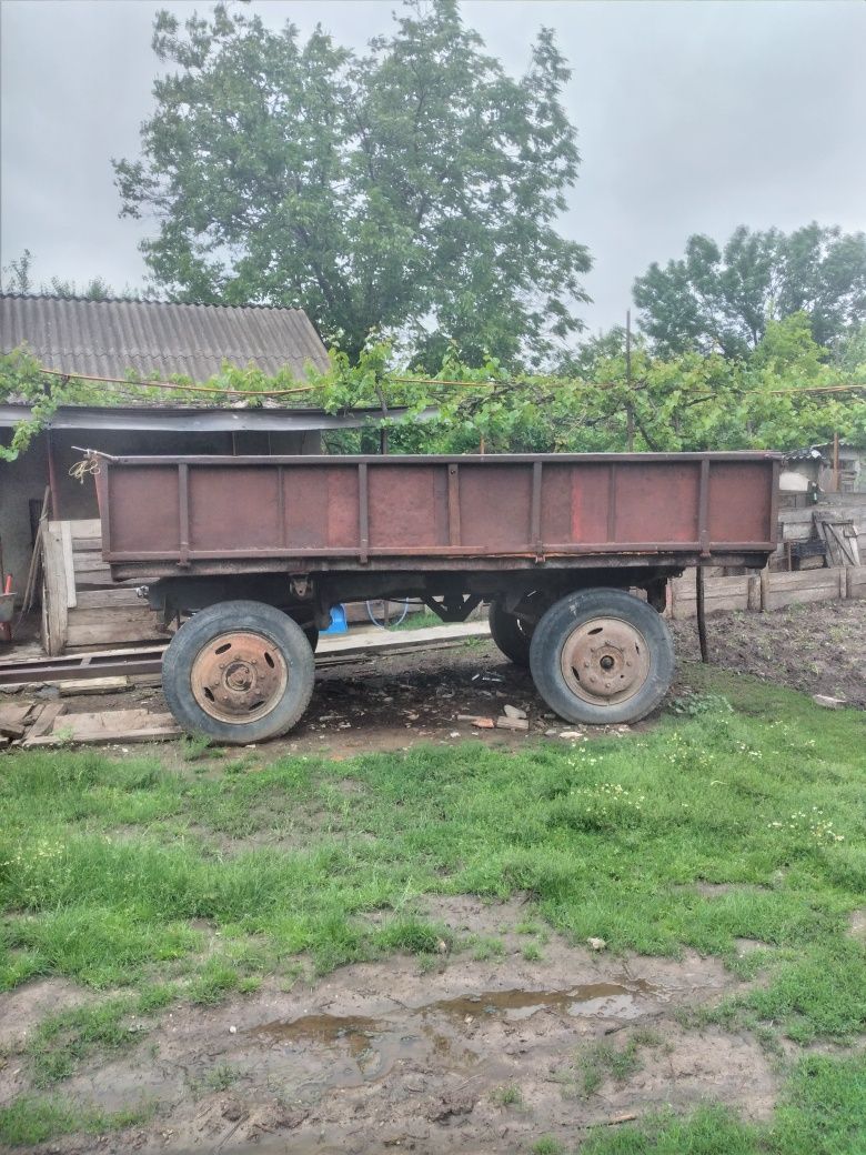 Vând remorca agricola